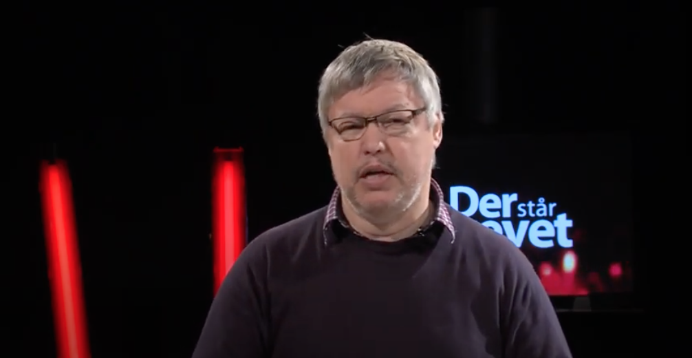 Der står skrevet 103