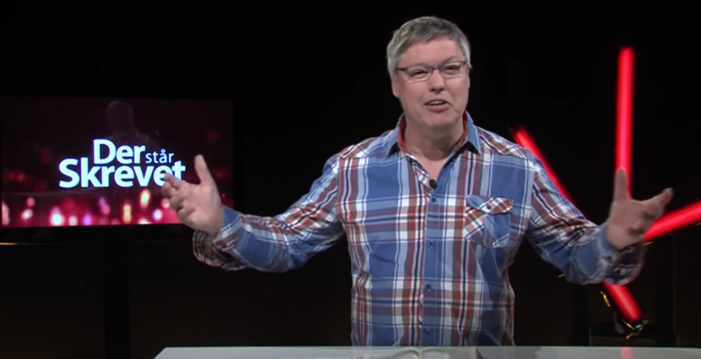 Der står skrevet 77